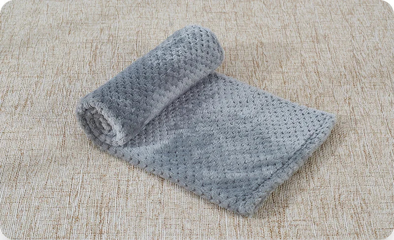 Soft Plush Pet Blanket – Washable Dog & Cat Sofa Pad