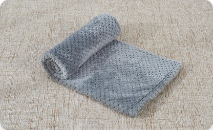 Soft Plush Pet Blanket – Washable Dog & Cat Sofa Pad