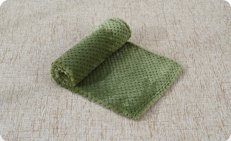 Soft Plush Pet Blanket – Washable Dog & Cat Sofa Pad