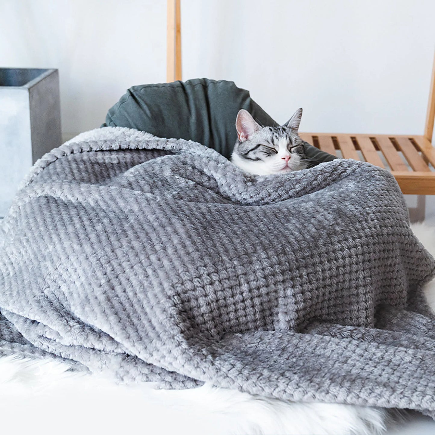 Soft Plush Pet Blanket – Washable Dog & Cat Sofa Pad